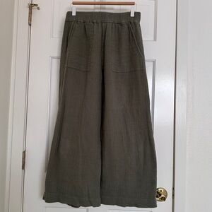 Laude the label everyday pant in olive gauze